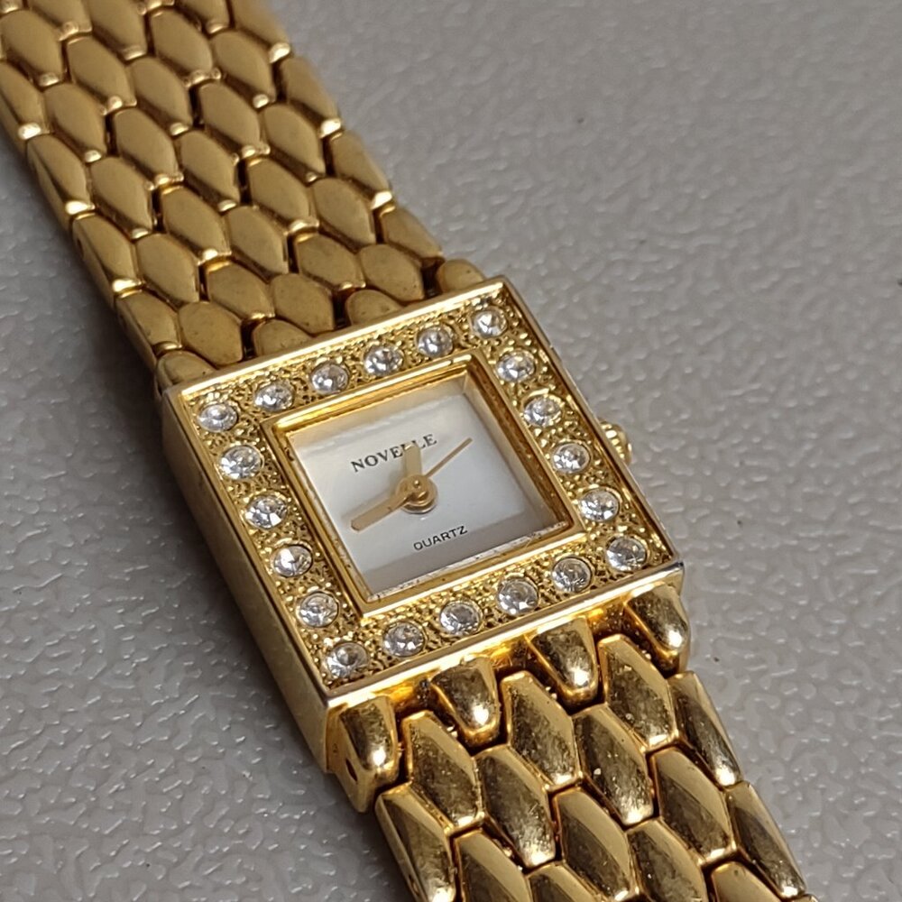 Untested Very Pretty Gold Tone Novelle Watch